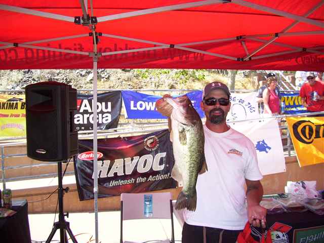Jason Jones takes Big Fish at Lake Orovile with an 5.04 lb Bass